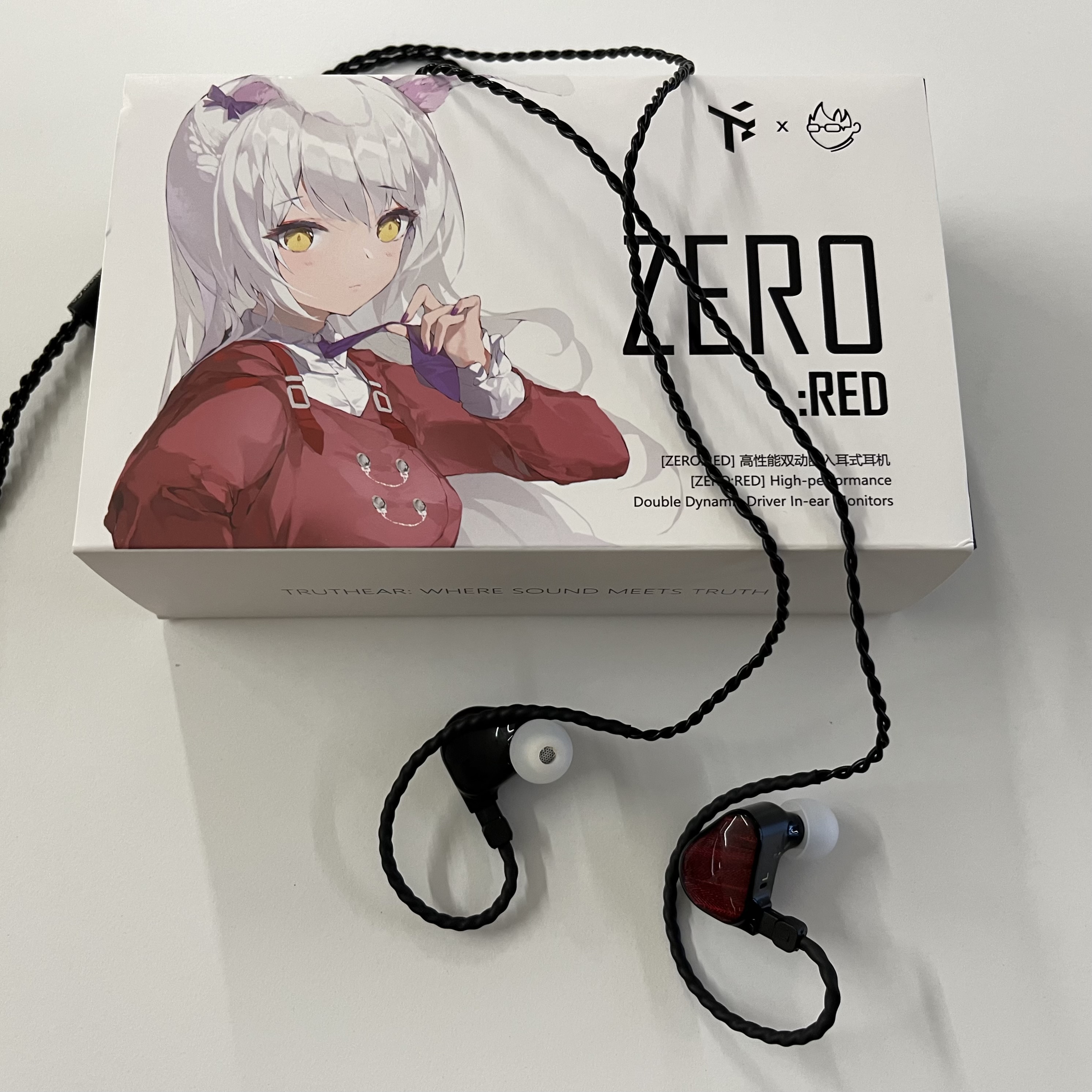 Zero:Red headphones and box